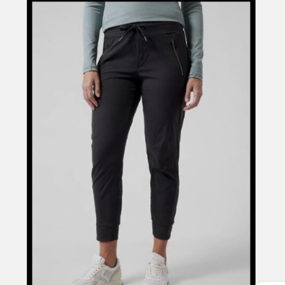 Athleta Trekkie North Jogger Size 0 Black Pants Zipper Pockets Hiking 405726